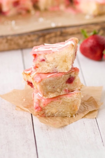 cropped-strawberry-blondies-33-min.jpg