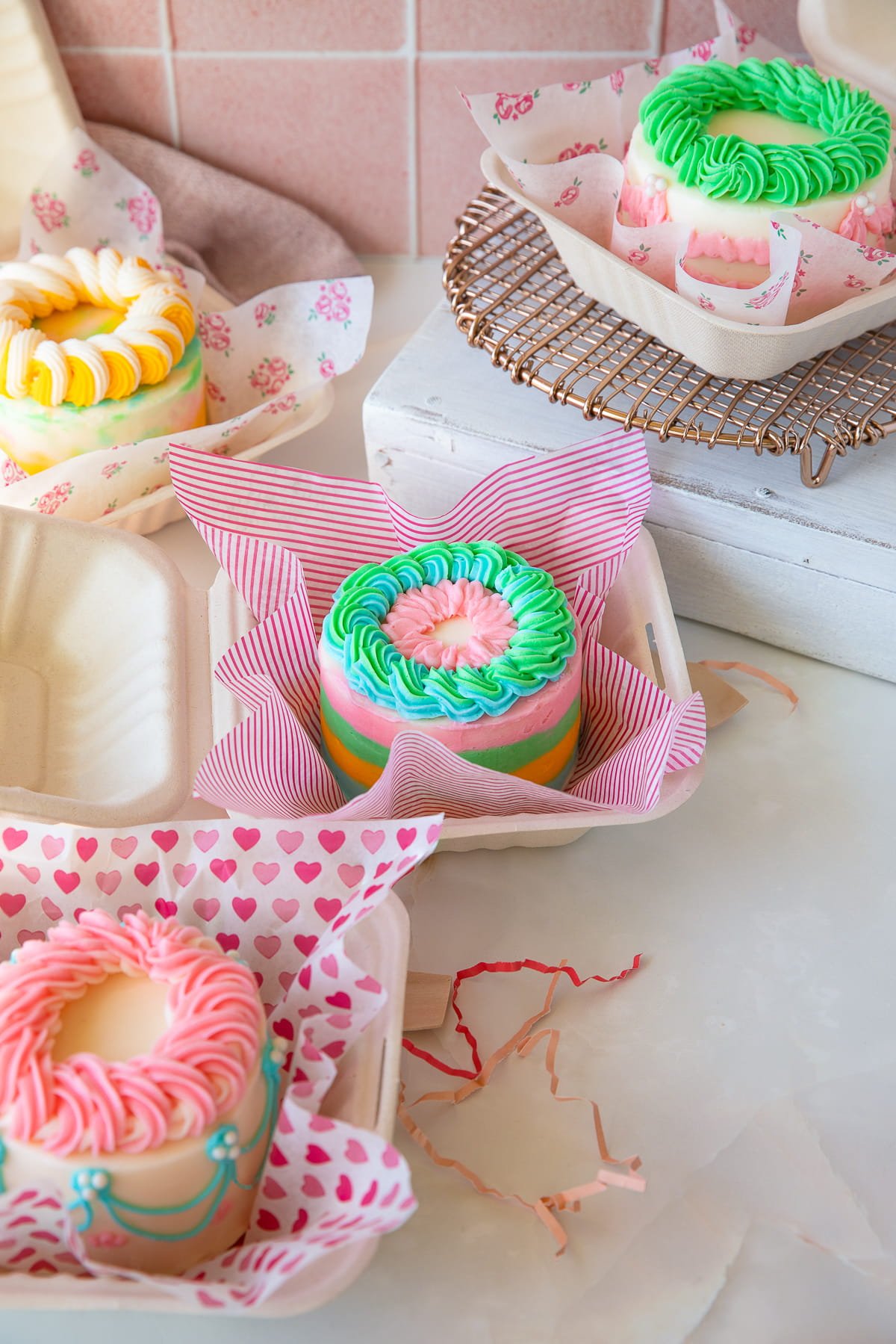 lunchbox cakes in boxes with parchment