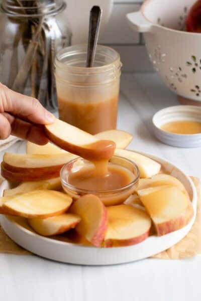 cropped-caramel-sauce-apples-dipping-min.jpg