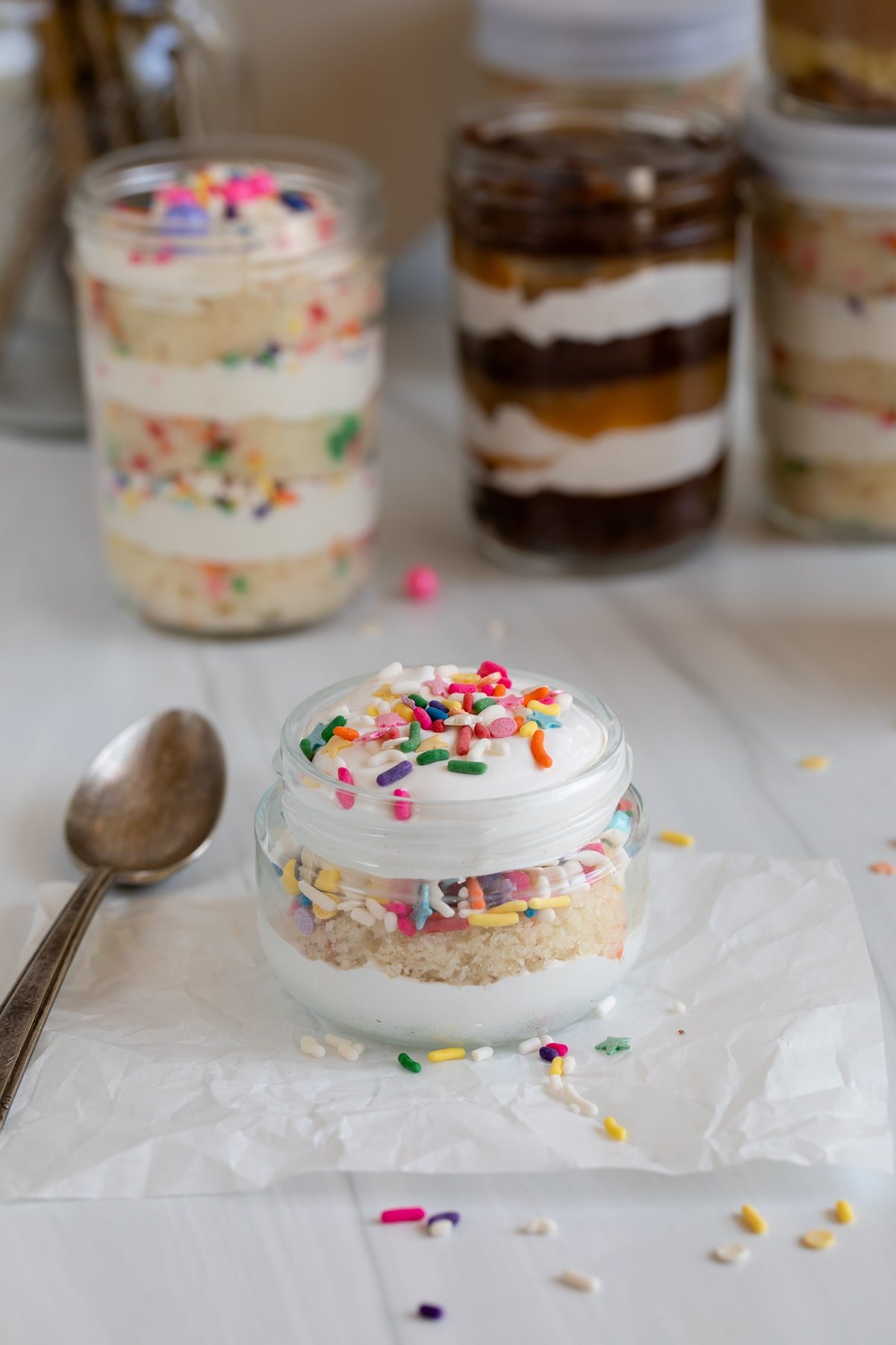 mini jar cake.