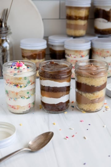 3 flavors of jar cakes in a row.