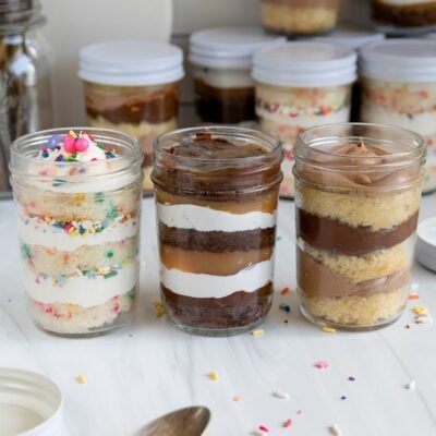 3 flavors of jar cakes in a row.