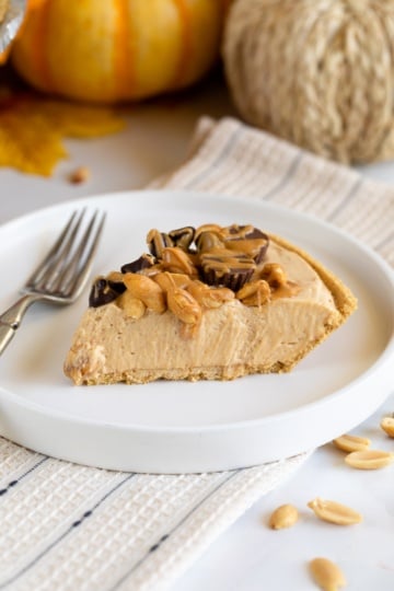 slice of no bake peanut butter pie up close.