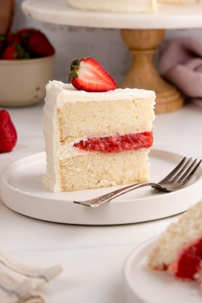 cropped-vanilla-cake-with-strawberry-filling-final_-3-min.jpg