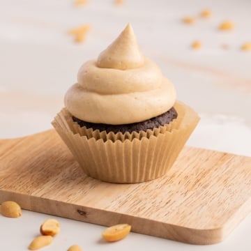 peanut butter cream cheese frosting on cupcake.