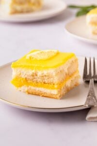 lemon tiramisu on serving plate.