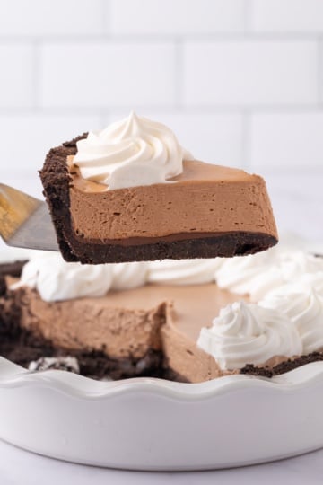 serving no bake nutella pie.