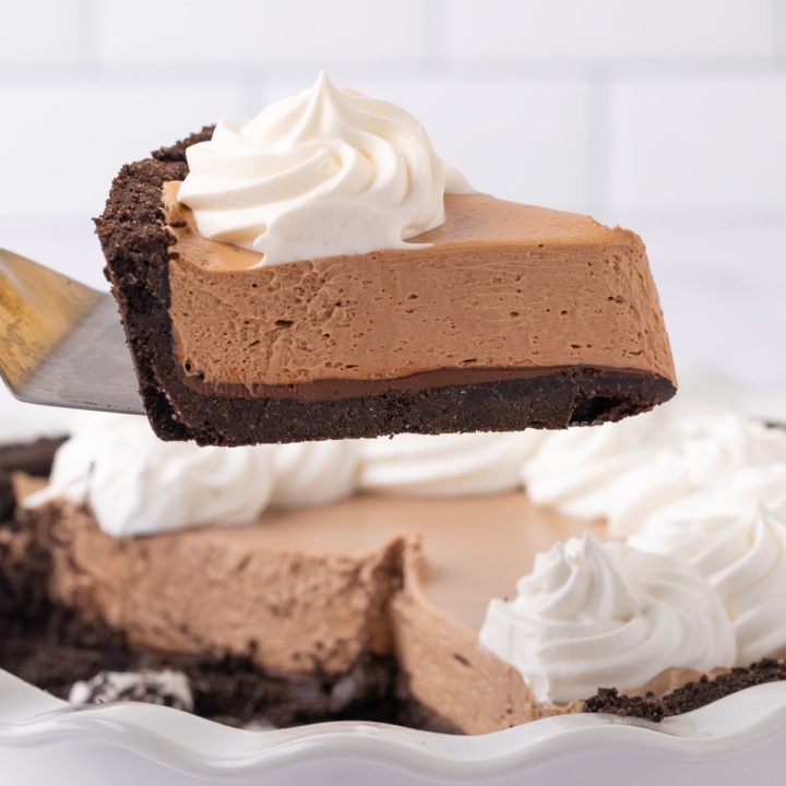 serving no bake nutella pie.