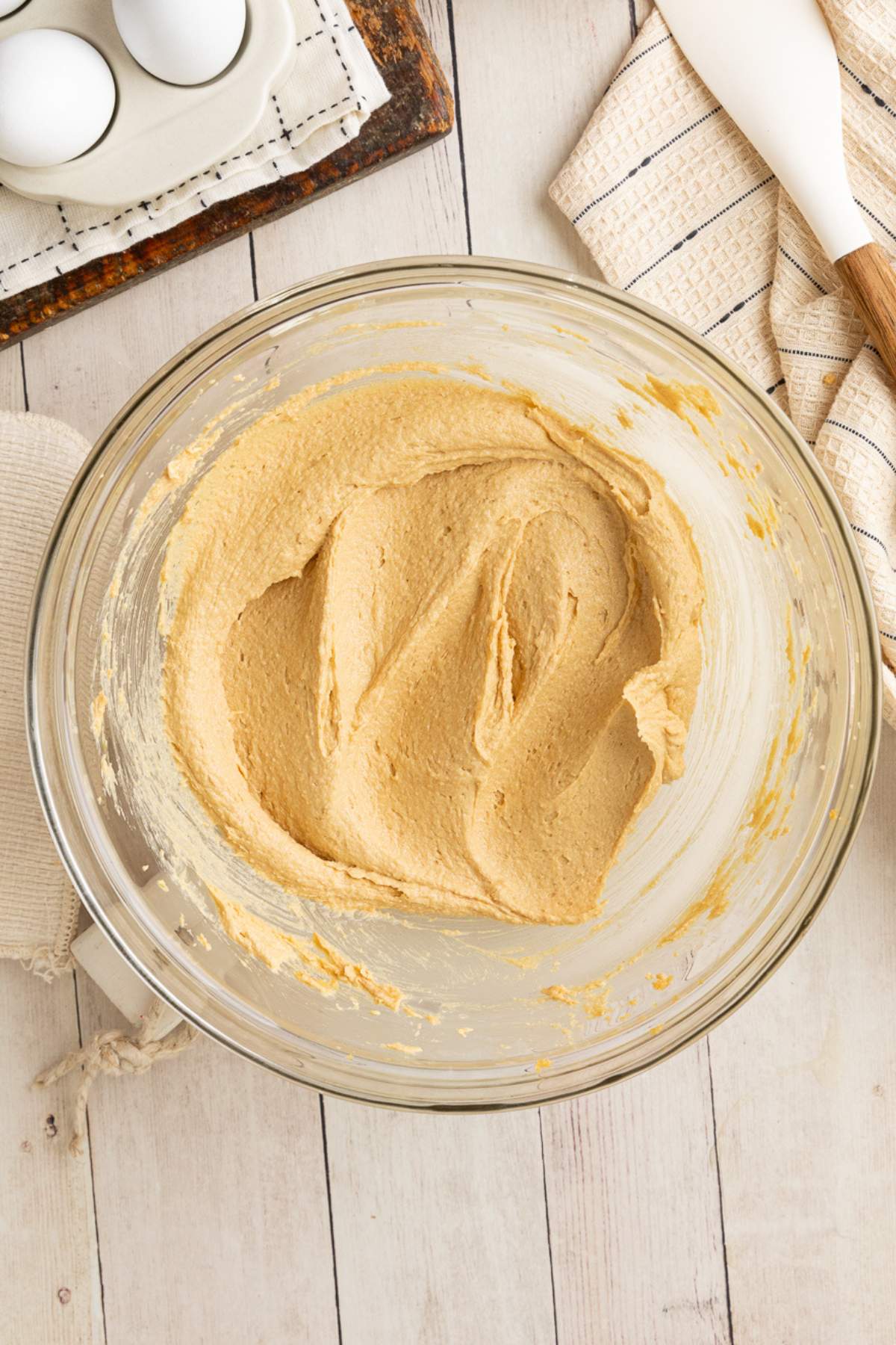 creamed butter, peanut butter, sugar egg and vanilla in glass bowl.